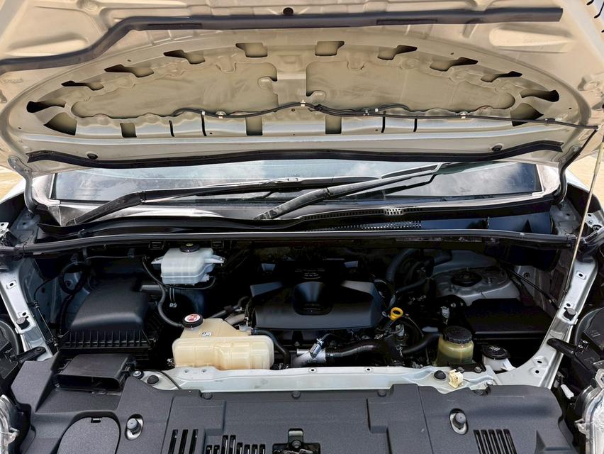 ปี 2019 TOYOTA COMMUTER, 2.8 โฉม ปี19-ปัจจุบันสีเทา เครื่องยนต์ 2.8 ดีเซล เกียร์ออโต้ ป้ายฟ้าแท้ รูปที่ 15