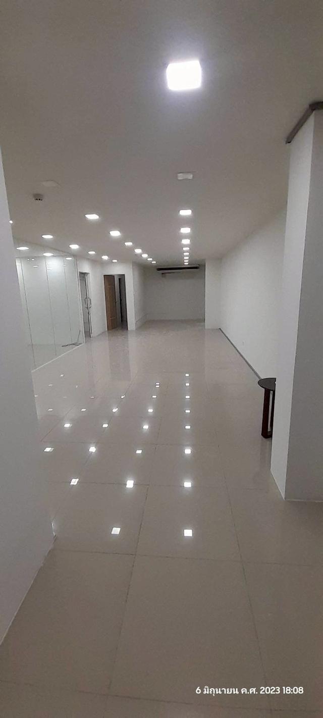 Office for Rent มีหลายแบบหลายขนาด 100-300 ตร.ม. เริ่มต้น 250 บาท/ตร.ม. ใกล้ Central & Lotus 6