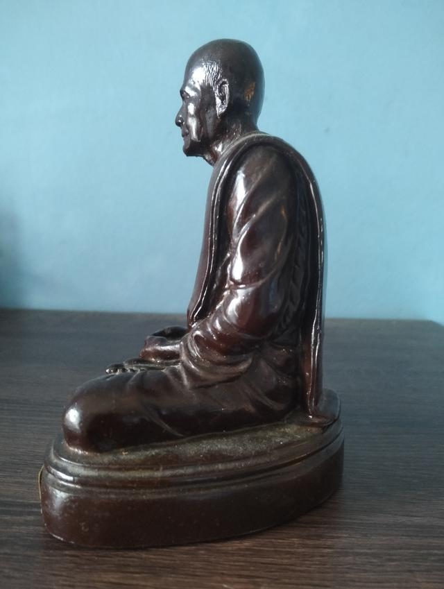 พระบูชาหลวงปู่มั่น ภูริทัตโต หน้าตัก 5.5 นิ้ว ปี พ.ศ.2546 ออกวัดใหม่เจริญศิลป์ จ.สกลนคร 4