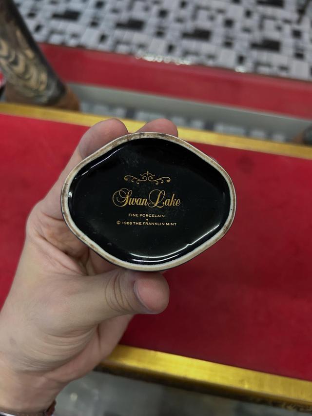 กล่องดนตรีเซรามิก (porcelain) เก่า Swan Lake 1988 3