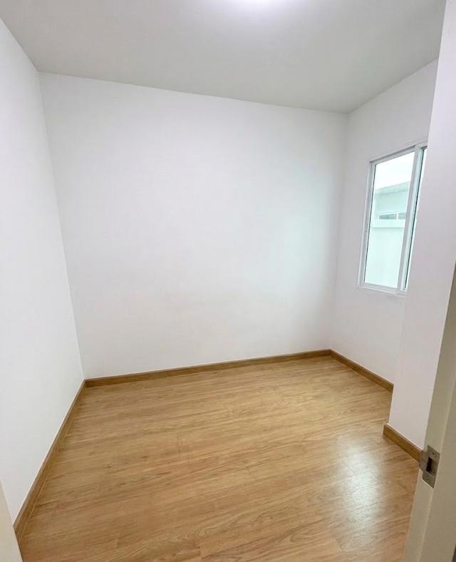 ทาว์โฮม 2 ชั้น 4 ห้องนอน 2 ห้องน้ำ 1ห้องครัว 2 ที่จอดรถ ราคา 1,990,000  บาท 7
