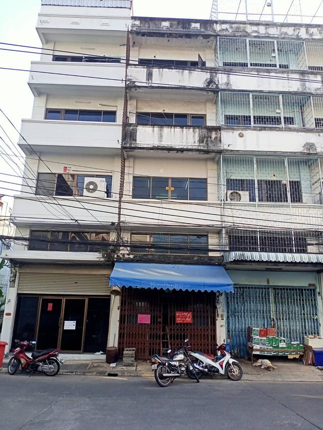 ให้เช่าอาคารพาณิชย์5ชั้น จันทน์32 มีห้องน้ำและห้องนอนทุกชั้น ใกล้สถานีรถไฟฟ้าสุรศักดิ์ เหมาะสำหรับทำธุรกิจหรืออยู่อาศัย 1