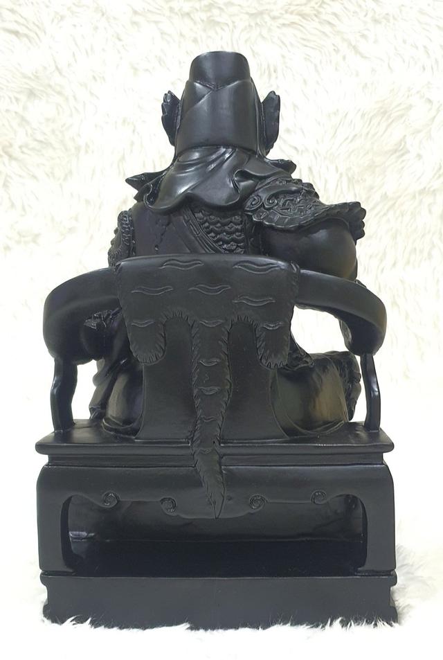 เทพเจ้ากวนอูปางนั่งบัลลังก์มังกร 坐關公 ไม้พญางิ้วดำ สูง 28 × 17 × 14 ซม. 4
