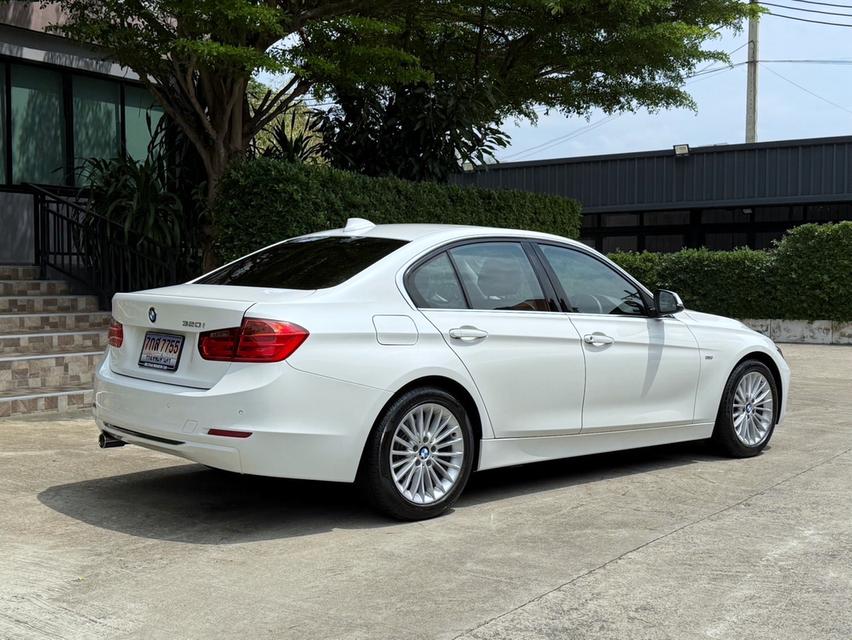 BMW F30 320 รถมือเดียวออกป้ายแดง รถวิ่งน้อยเพียง 7X,XXX กม เข้าศูนย์ทุกระยะ รถไม่เคยมีอุบัติเหตุครับ 3