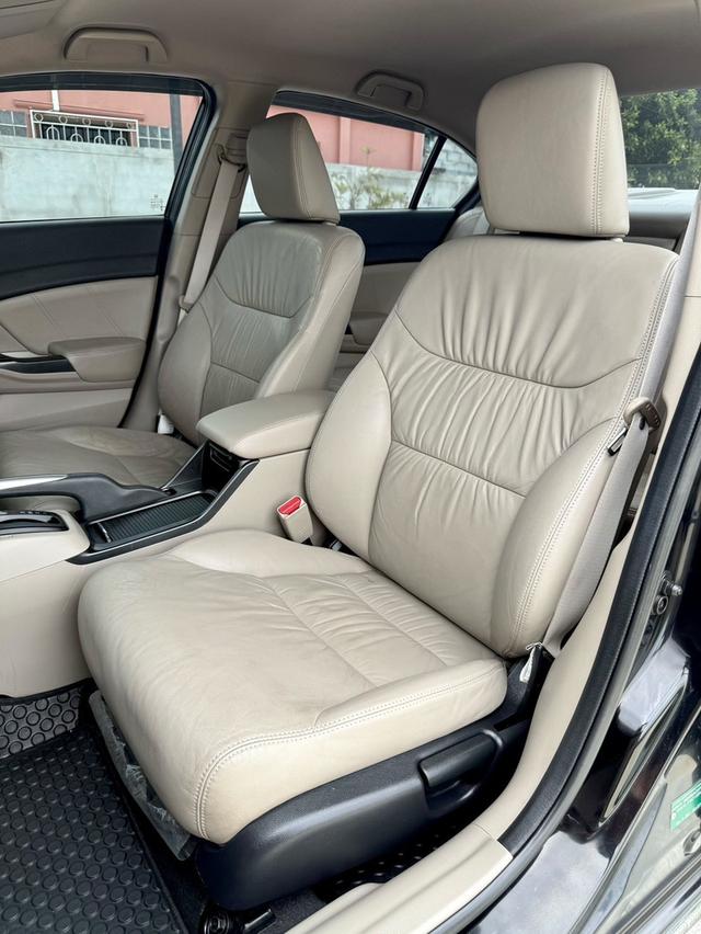 HONDA CIVIC 1.8 E ปี 2015 12
