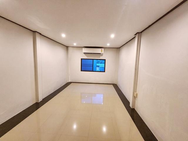 เหมาะลงทุน Hostel Airbnb รัชดา ใกล้ MRTโชคชัย4 299ม. อาคาร 4ชั้น 6–8นอน 6น้ำ 20 ตร.ว.252 ตร.ม. 2