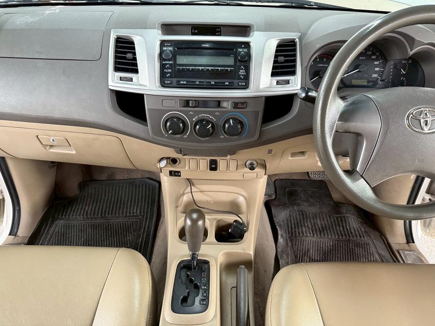 ขายรถ Toyota Vigo Champ 2.5E Double Cab ปี 2013 สีขาว เกียร์ออโต้ 10