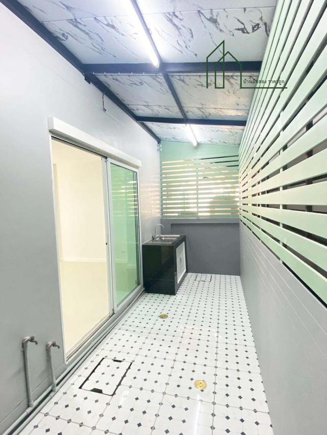 ทาวน์เฮาส์ 2 ชั้น หมู่บ้านเดอะทรัสต์ทาวน์ วงแหวน–ลำลูกกา  ราคาเพียง 1,880,000 บาท  รหัสทรัพย์ BT69015  หมู่บ้านเดอะทรัสต์ทาวน์ วงแหวน-ลำลูกกา 6