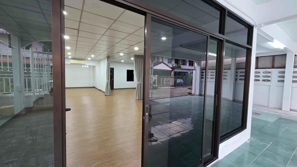 MBR10 ทำเลทองนาคนิวาส! เช่าบ้านเดี่ยวทำโฮมออฟฟิศ ลาดพร้าว 71 (ซอย 44) พื้นที่ 260 ตร.ม. 5 นอน 4 น้ำ ใกล้ Central Eastville 7