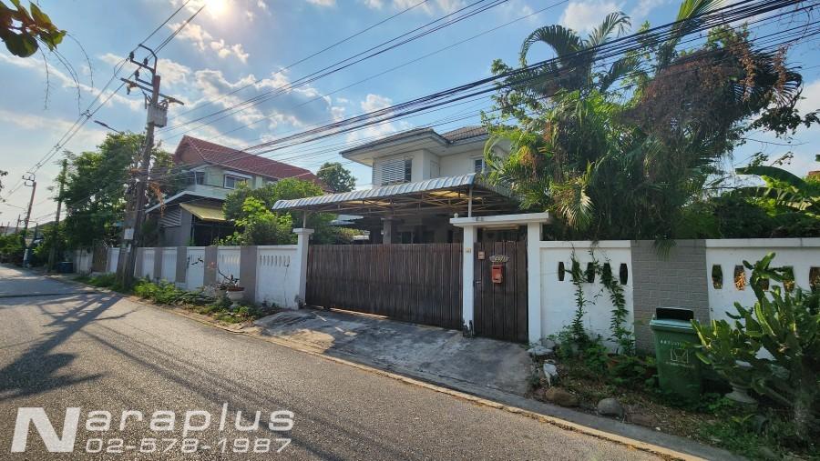 68040538 : ขายบ้านเดี่ยว 2 ชั้น พร้อมอาคารอเนกประสงค์ บนที่ดินขนาด 141 ตร.ว. หมู่บ้านพลายรัตนะ ถนนพหลโยธิน 54/1 แยก 6 สายไหม กรุงเทพ 2