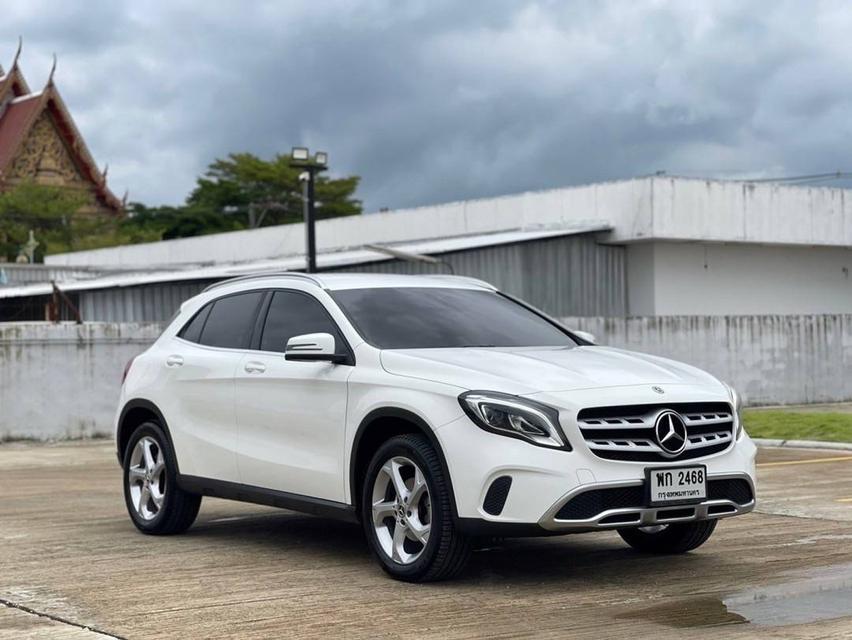 Mercedes-Benz GLA200 1.6 Urban Facelift (W156) 2019 จด 20 รถสวยใหม่ ใช้น้อย