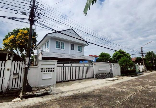 ขายบ้านเดี่ยว หมู่บ้านสัมมากร รามคําแหง 112 สะพานสูง กรุงเทพ เนื้อที่ 66 ตร.ว. 2 ชั้น 3 นอน 4 น้ำ 1