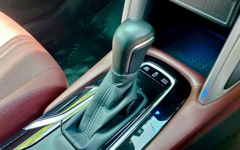 TOYOTA COROLLA CROSS 1.8 HYBRID PREMIUM SAFETY ปี 2020 13