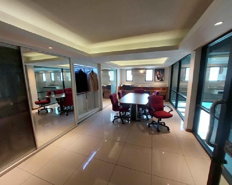 ให้เช่าอาคารพาณิชย์ / อาคารสำนักงาน 4.5 ชั้น / ทำเล พระราม 3 , ถนนจันทร์ หรือ เข้าทาง เจริญกรุง 107 ได้ / อาคารอยู่ในซอย เจริญราษฎร์ เข้าซอยไม่ลึก  4