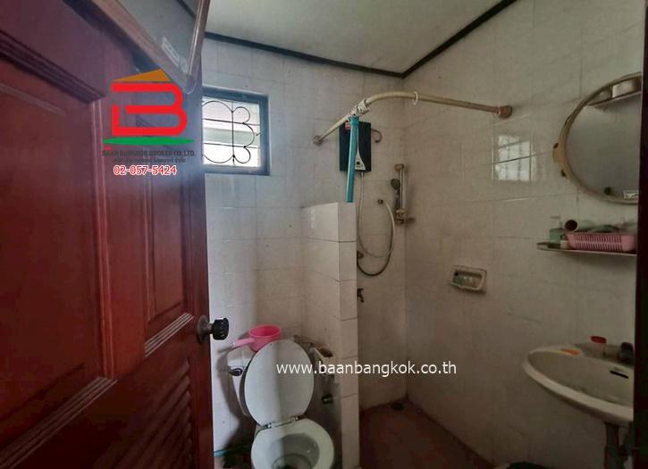 ที่ดินพร้อมสิ่งปลูกสร้าง หนองระแหง 5/1 (ใกล้ทางด่วนจตุโชติ) เนื้อที่ 400 ตรว. แขวงสามวาฝั่งตะวันตก เขตคลองสามวา 9