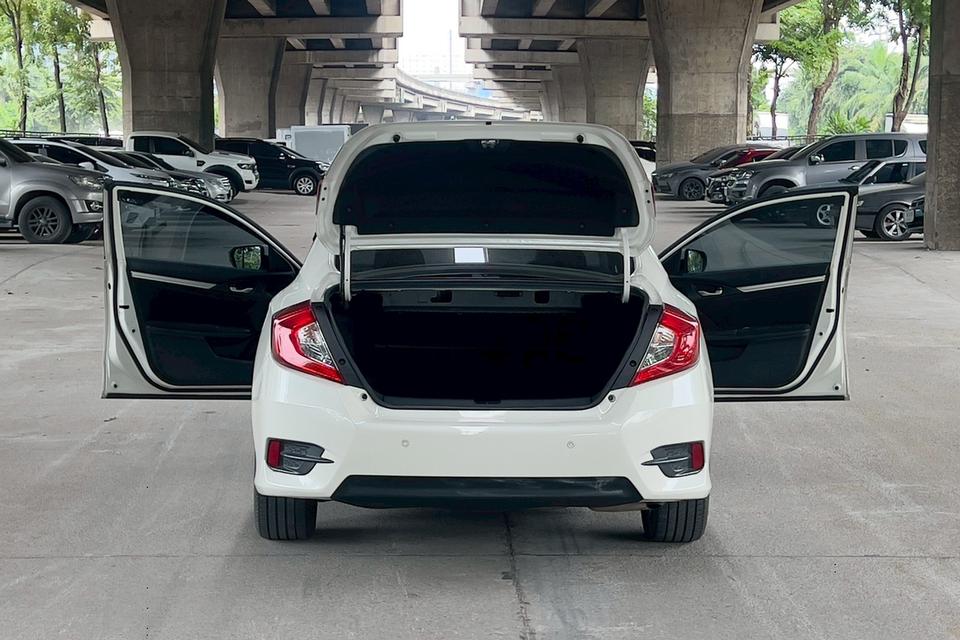 ขายด่วน! Honda CIVIC FC 1.8 E AT ปี 2017 รถสวยมือเดียว สภาพดี พร้อมขับทันที! 8