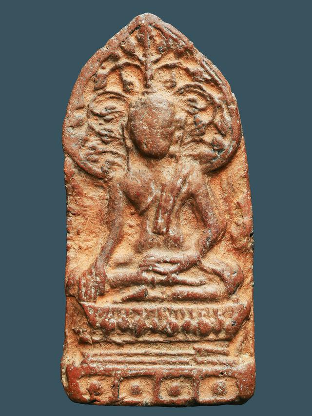 พระเชียงแสน ปรกโพธิ์ พิมพ์ใหญ่ เนื้อดิน ขนาด 3 x 6 ซม....เก่าๆ