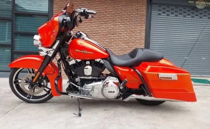 2012 Harley-Davidson Street Glide 6