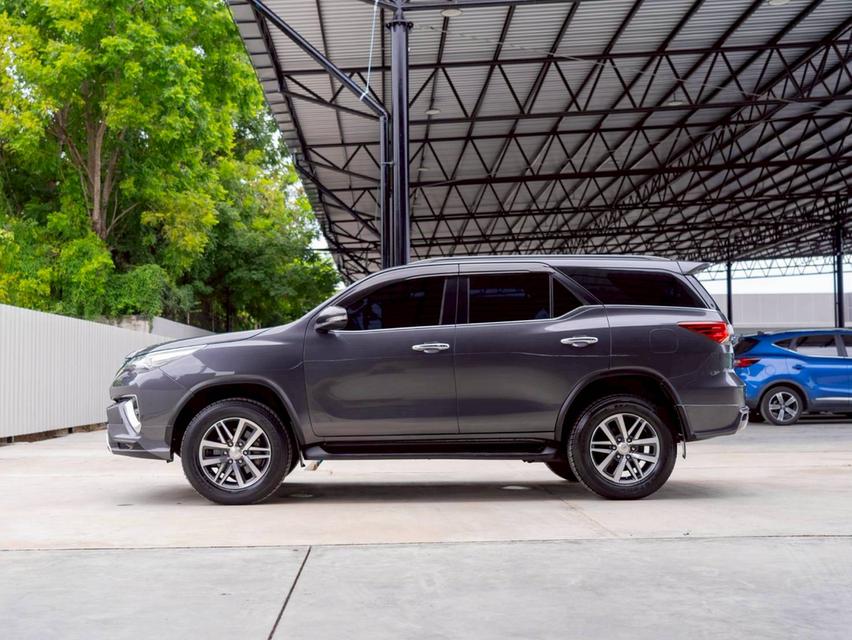 Toyota Fortuner 2.4V 2WD  ปี จด 2017 6