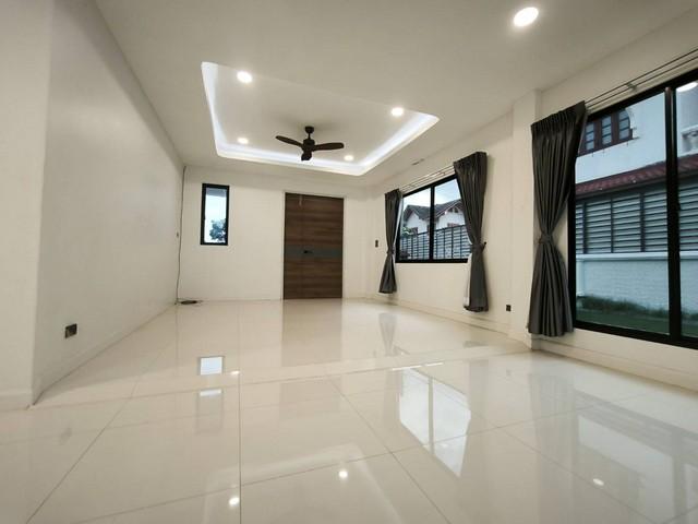 บ้านเดี่ยว 2 ชั้น หมู่บ้าน สินทรัพย์นคร พุทธมณฑลสาย 2 เขตบางแค กรุงเทพฯ รีโนเวทใหม่ทั้งหลัง ดีไซน์โมเดิร์น 3