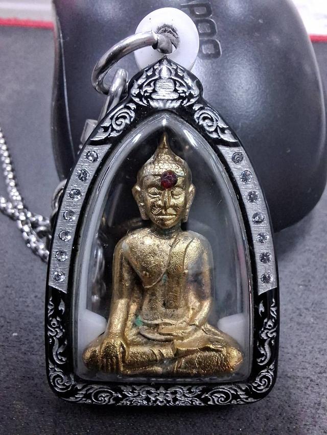 หลวงพ่อพระใส พิมพ์หน้ายักษ์ ปี 2505 รุ่นแรก พร้อมกรอบเลเซอร์ติดพลอย สวยคม