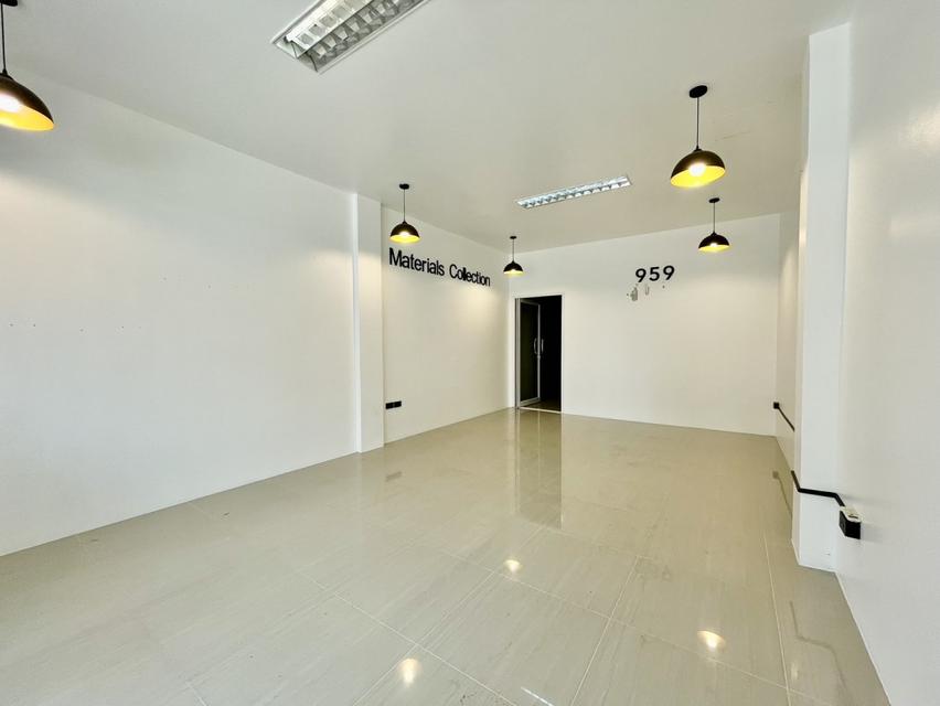 ขาย อาคารพาณิชย์ 4 ชั้น The Regent Street Village ถนนพระยาสุเรนทร์ 16 ตร.ว 170 ตร.ม. หลังมุม 4
