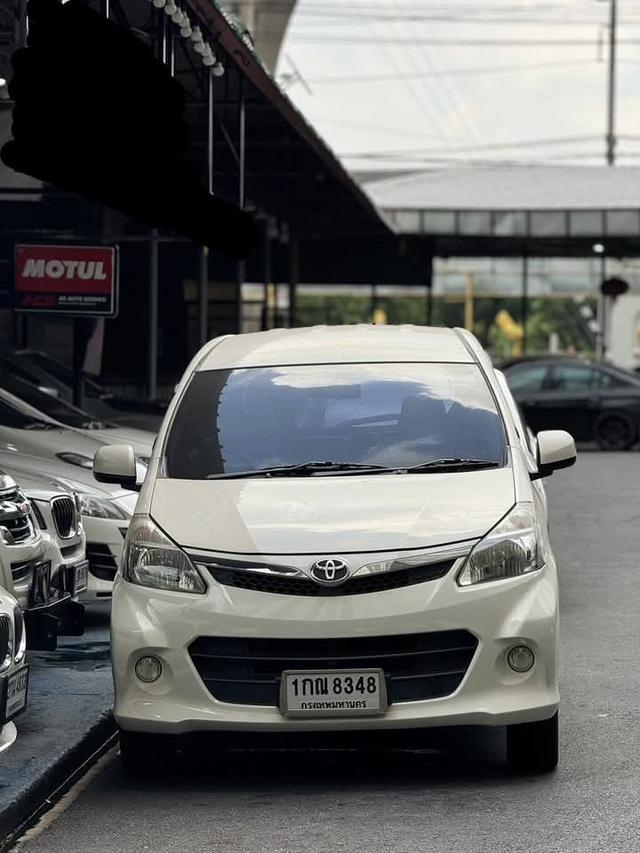 TOYOTA AVANZA สีขาว 3