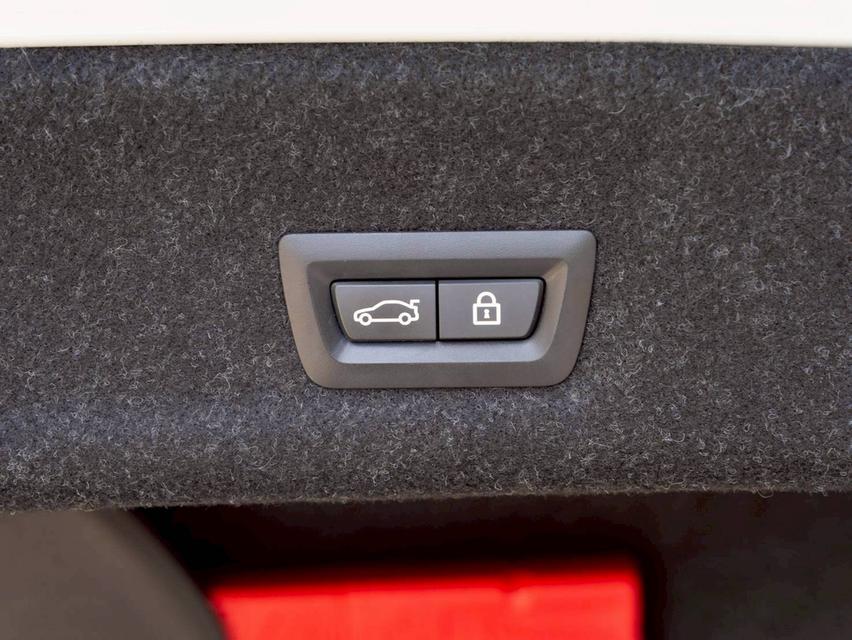 BMW 320Li Limousine Luxury ปีจด 2022-BSi ถึง 28/12/69 / 100,000 km.-Warranty ถึง 28/12/69 / 200,000 km 12