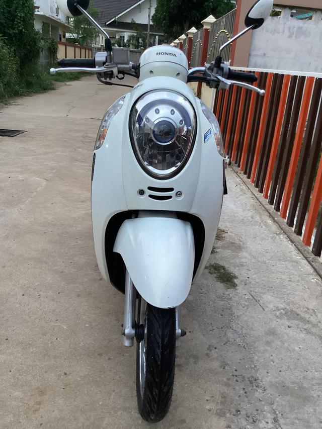 scoopy i 6