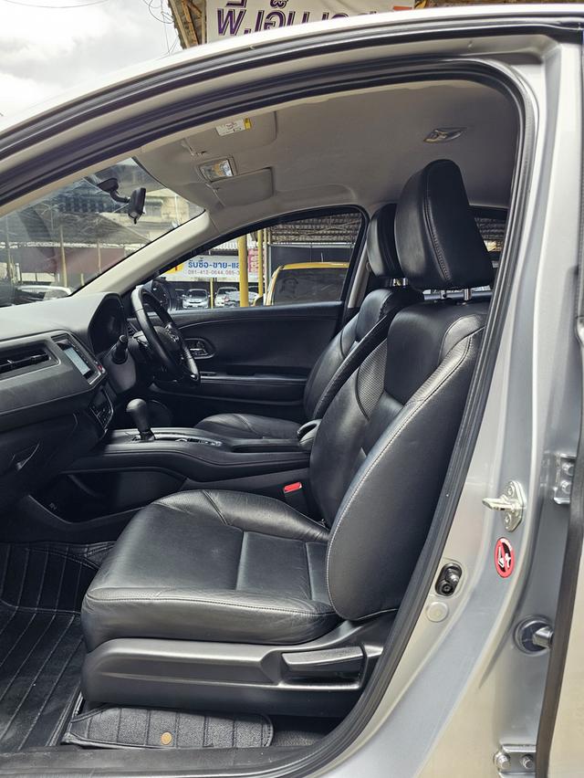 HONDA HR-V 1.8 E CVT ปี 17 AT 9