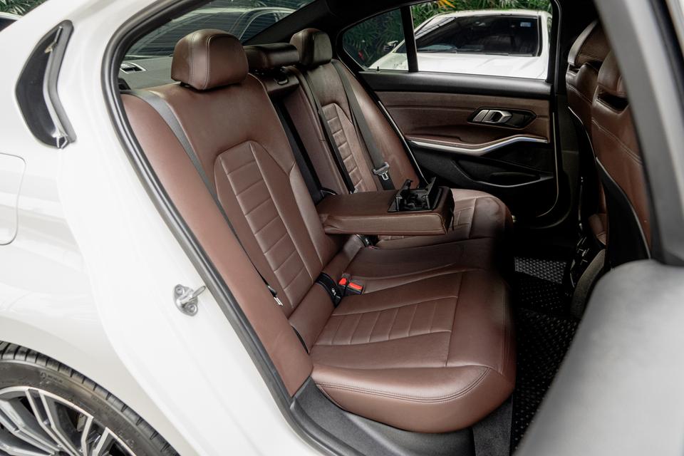 BMW 320d M Sport โฉม G20 ปี 2020 📌𝐁𝐌𝐖 𝟑𝟐𝟎𝐝 ดีเซลเข้าใหม่! วิ่งน้อย พร้อม 𝐁𝐒𝐈 & 𝐖𝐚𝐫𝐫𝐚𝐧𝐭𝐲 ศูนย์ 👍🏼 6