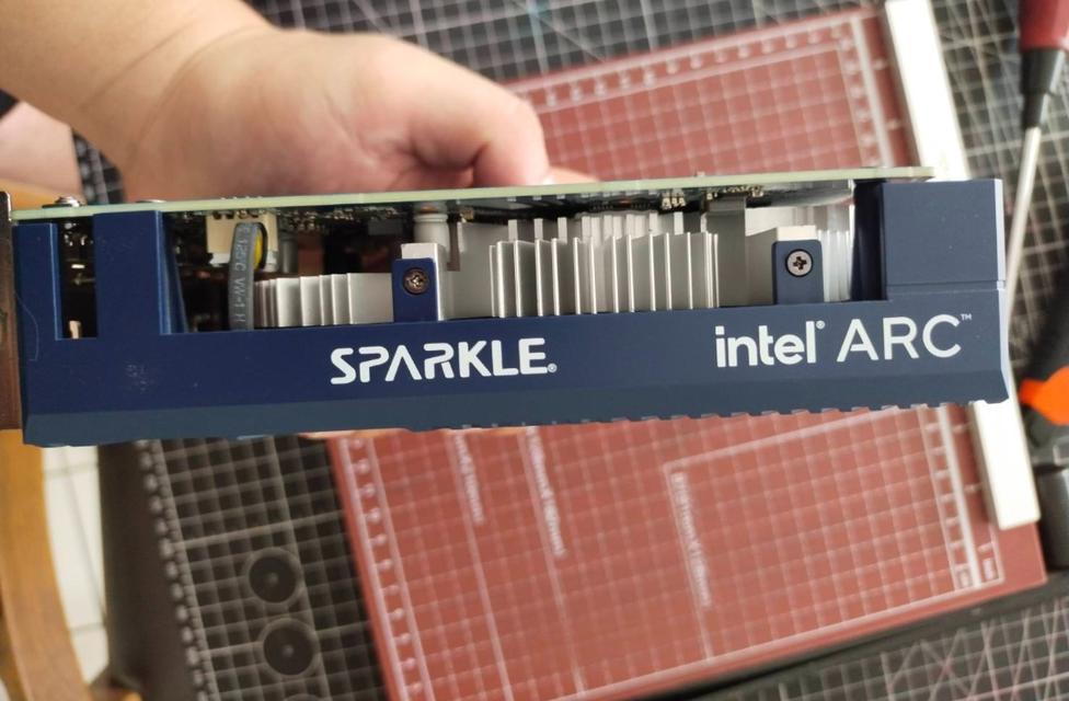 การ์ดจอ Intel ARC A380 Sparkle Elf 6GB 4