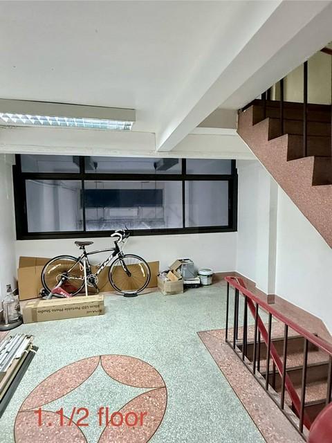 ให้เช่าอาคารพาณิชย์ 4 ชั้น รวมชั้นลอย ทำเลทอง ย่านพระราม 9 - รัชดา ซอยทรัพย์ธานี ดินแดง สามารถรีโนเวตตกแต่งได้ 7