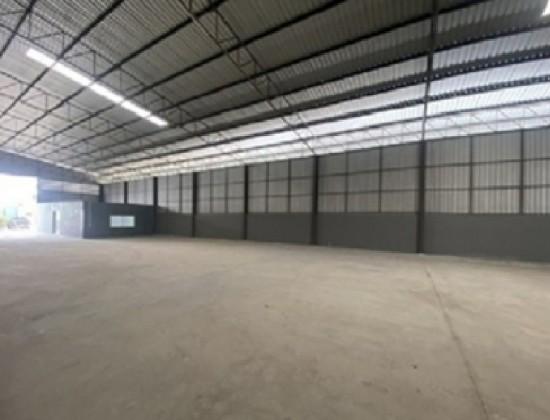 ให้เช่าโกดังพร้อมสำนักงาน พื้นที่ 1000 ตารางเมตร ถนนบางนา ตราด-กม.5 เข้าซอยไม่ลึก 4