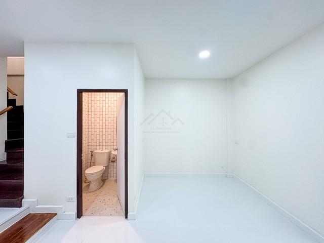 ขายทาวน์โฮม 2 ชั้น 17 ตรว. หมู่บ้าน 84 แมนชั่น ลาดพร้าว84 ทำเลดี ใกล้ทางด่วน MRT ลาดพร้าว71 รีโนเวทใหม่พร้อมอยู่ 5