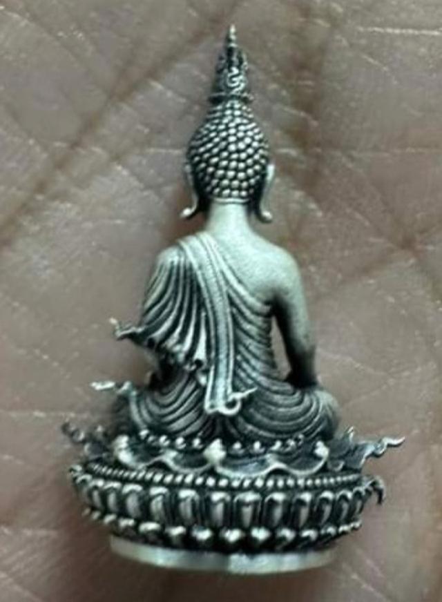 พระพุทธเนื้อเงิน