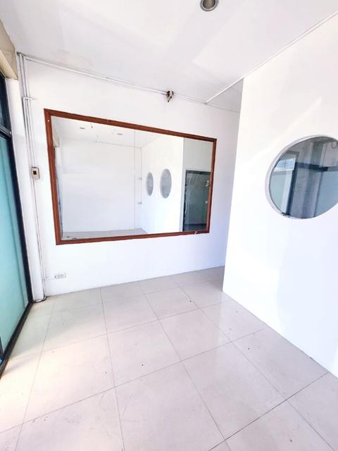 ซอยฉลองกรุง 25-35 PTT ให้เช่าอาคารพาณิชย์ 4ชั้น 23 ตร.วา 370 ตร.ม. ติดถนนใหญ่ ลาดกระบัง ตลาดจตุจักรคุ้มเกล้า 2.3 กม. ตลา 2