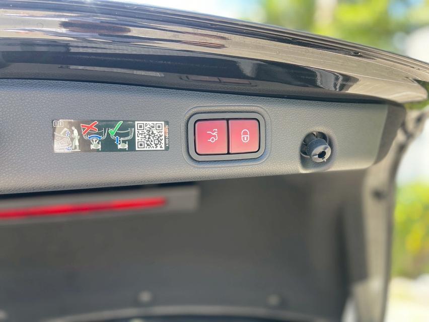 BENZ E 300e AMG Dynamic 2022 āļĢāļđāļāļāļĩāđ 8