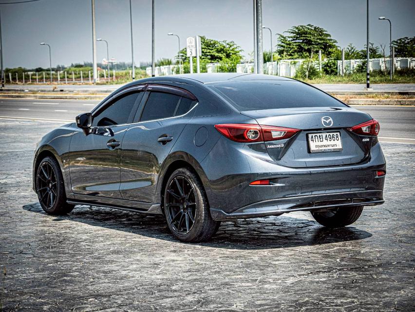 Mazda3 2.0 SP ปี 2015 สีเทา ตัวท๊อป รถสวยสภาพดี 8