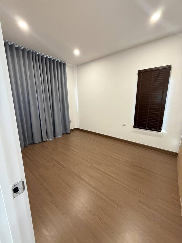 หมู่บ้าน บริทาเนีย บางนาศรีวารี  ซอยวัดศรีวารีน้อย บ้านใหม่อยู่ยังไม่ถึงปี บ้านตกแต่งพร้อมอยู่ 11