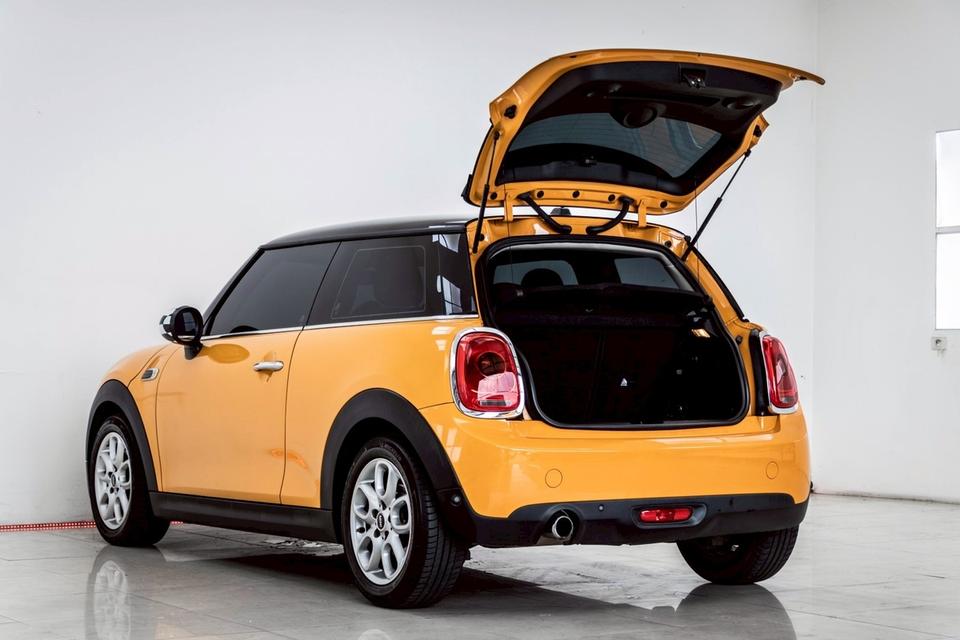 MINI COOPER 1.5 RHD F55 2016