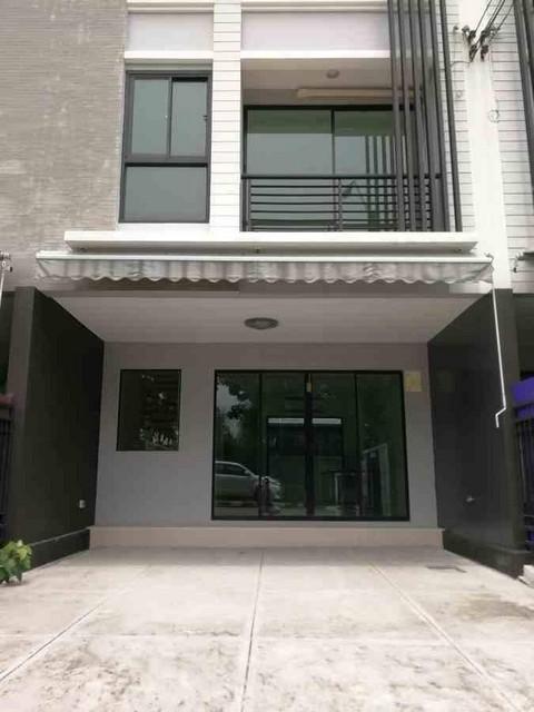 ให้เช่าทาวน์โฮม 3 ชั้น บ้านกลางเมือง พระราม 9 – รามคำแหง BAAN KLANG MUANG RAMA 9-RAMKHMAHAENG ซอยรามคำแหง39 ไม่มีเฟอร์นิเจอร์