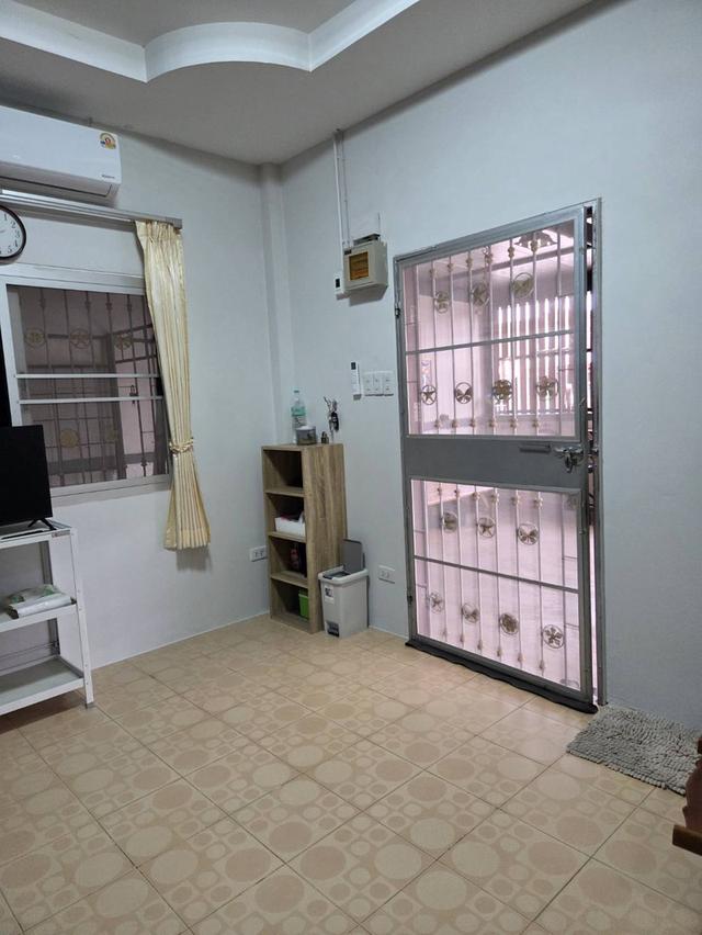 บ้านเดียวสามห้องนอนสองห้องน้ำ 10