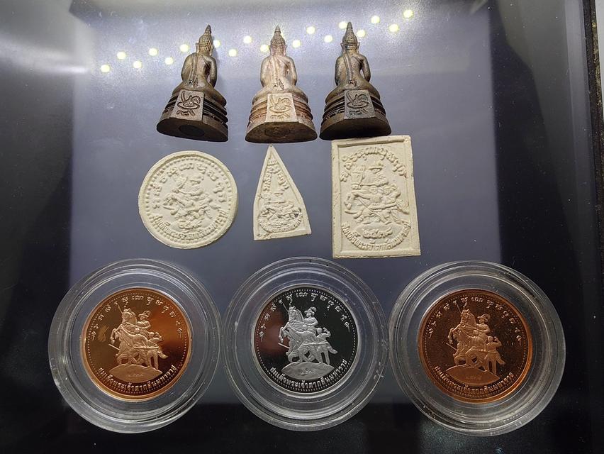 ชุดกรรมการ หลวงพ่อโสธร หลังสมเด็จพระเจ้าตากสินมหาราช รุ่นสร้างหอการค้า ปี 2538 (เนื้อเงิน-นวะ-ผง) พร้อมกล่องเดิม รูปที่ 5