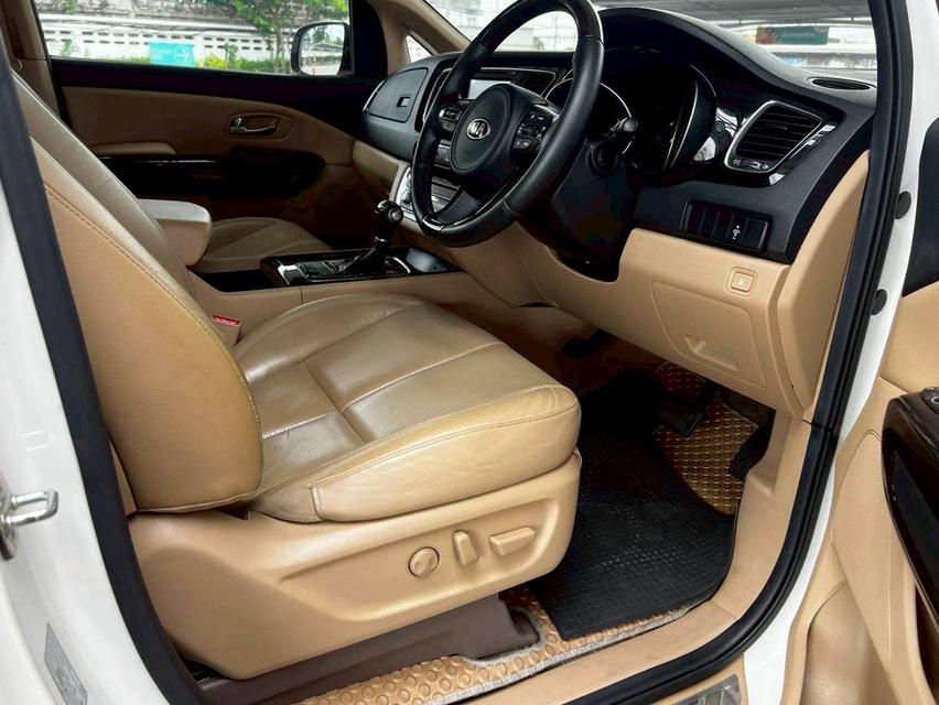 Kia Grand Canival 2.2EX (11ที่นั่ง) ปี 2015 จด 2017 สีขาว รูปที่ 9