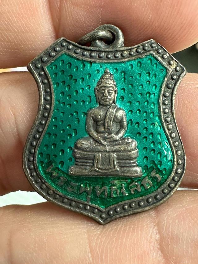 หลวงพ่อโสธรราคาแบ่งปันเริ่มต้นที่ 3,000 บาทครับ