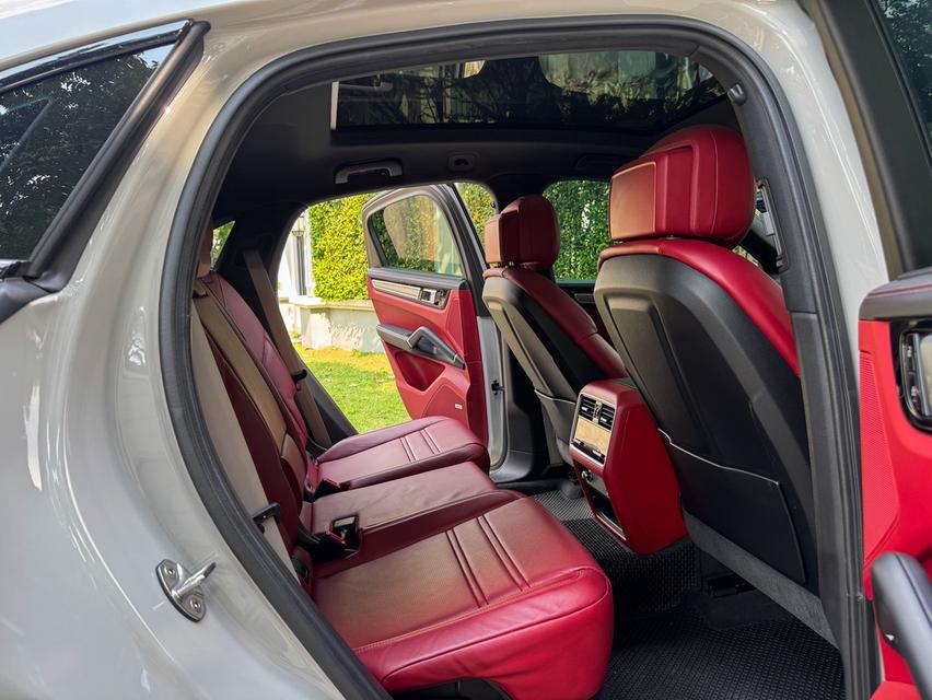 รหัสรถ AVA22 🌟 Porsche Cayenne e-hybrid Coupe ปี 2024 Platinum Edition รูปที่ 11