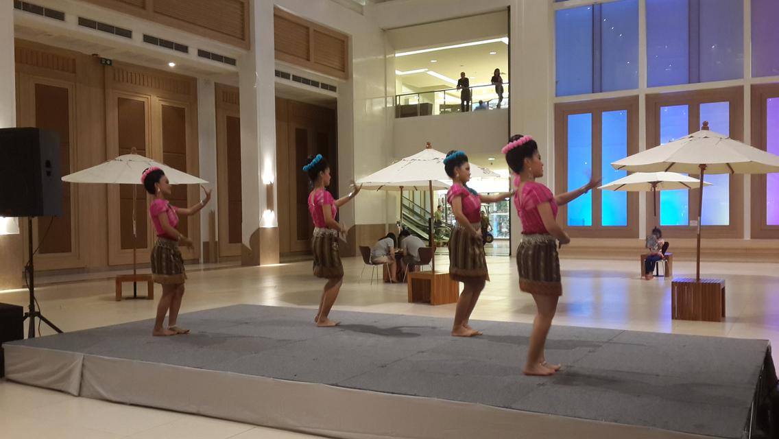 รับงานการแสดงวัฒนธรรมไทยพร้อมการแสดงโชว์ครบวงจร