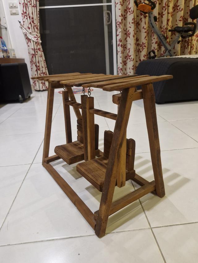 ชิงช้าไม้วางตุ๊กตา แต่งสวน ทำจากไม้จริฃ 280 ไม่รวมส่ง