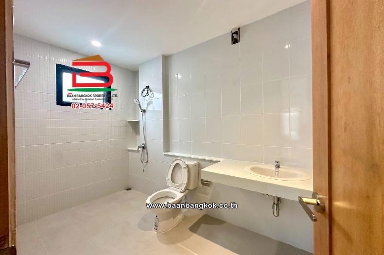 บ้านเดี่ยว หมู่บ้าน พงษ์ธรรม ซอย 6 เนื้อที่ 45 ตร.ว (ซอยแจ้งวัฒนะ 32) ตำบลบางตลาด อำเภอปากเกร็ด จังหวัดนนทบุรี 11